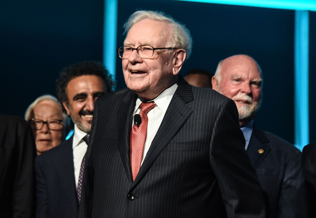 NEW YORK, NY - SEPTEMBER 19: Philanthropist Warren Buffett (C) is joined onstage by 24 other philanthropist and influential business people featured on the Forbes list of 100 Greatest Business Minds during the Forbes Media Centennial Celebration at Pier 60 on September 19, 2017 in New York City. (Photo by Daniel Zuchnik/WireImage)